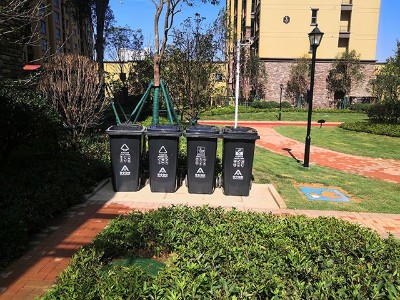 一所高檔住宅小區(qū)標(biāo)識(shí)系統(tǒng)由哪些標(biāo)識(shí)牌組成？